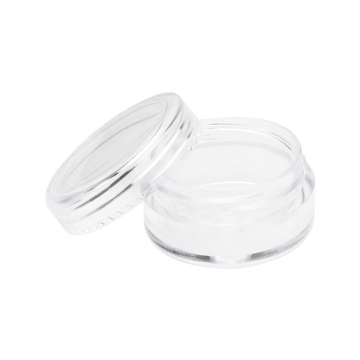 Un ensemble de 36 petits pots d’échantillonnage en plastique transparent de 5 ml de Killer Beauty, avec des couvercles vissés, présentés ouverts sur un fond blanc.