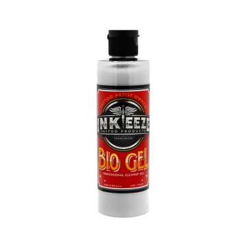 Un flacon de 180 ml d'INK-EEZE Tattoo Bio Gel, avec bouchon noir, corps transparent et étiquette rouge, noire et jaune représentant une machine à tatouer.