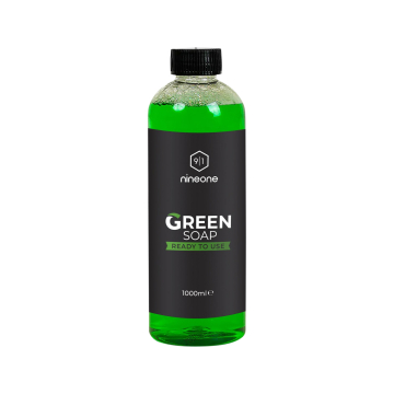 Un flacon en plastique transparent de 1000 ml avec un bouchon noir contient un liquide vert étiqueté Nineone Savon Vert. La bouteille porte une étiquette noire avec un texte blanc et vert.
