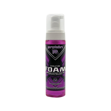 Un flacon de 220 ml de Proton - Evolution Pro Line Mousse Anesthésiante, à effet anesthésiant, muni d'un distributeur à pompe et d'une étiquette violette avec un texte noir et blanc, présenté sur fond blanc.