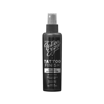 Un flacon pulvérisateur noir étiqueté Tattoo Eazer - Tattoo Finish 150 g, conçu pour la cicatrisation et la régénération après tatouage. Il apaise et aide à préserver l'éclat des couleurs.