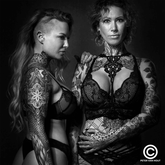 TA(R)TTOO Livre Table Noir & Blanc