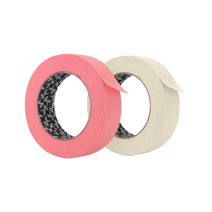 Deux rouleaux de ruban adhésif en papier Killer Beauty (30 mm x 50 m), l’un rose et l’autre blanc, sont posés côte à côte, avec des bouts de ruban détachés. L’intérieur de chaque rouleau présente un motif noir avec des marques blanches.
