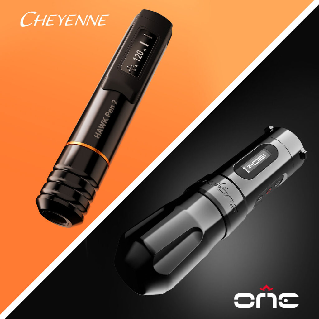 La machine à tatouer stylo Cheyenne Hawk 2 avec un fond orange et la machine à tatouer FK Irons One avec un fond noir.